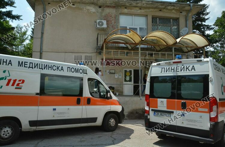 Шофьор на автобус почина зад волана, петима са ранени