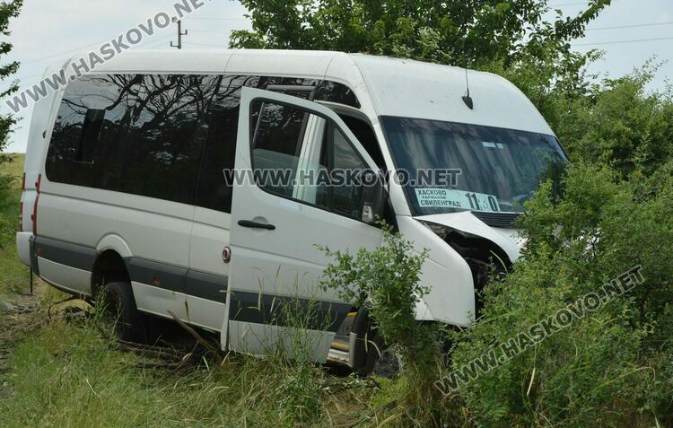 Шофьор на автобус почина зад волана, петима са ранени