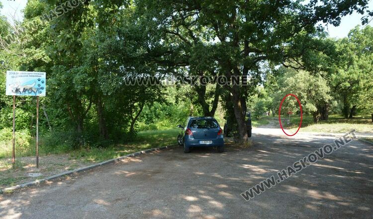 Премахват незаконен знак, забраняващ преминаване на коли по път в „Кенана“