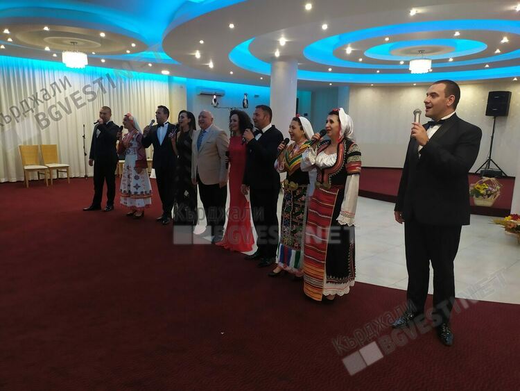 600 юбилейни грамоти за медиците от болницата в Кърджали за рождения й ден