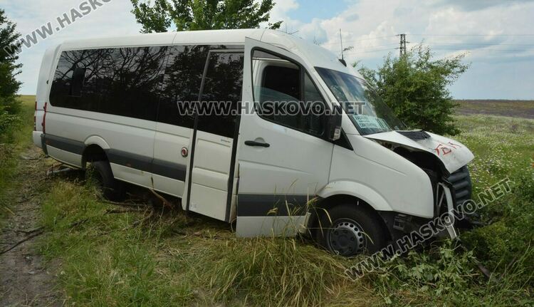 Шофьор на автобус почина зад волана, петима са ранени