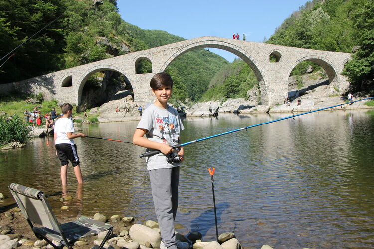 Организират Риболовен фест край Дяволския мост с много награди