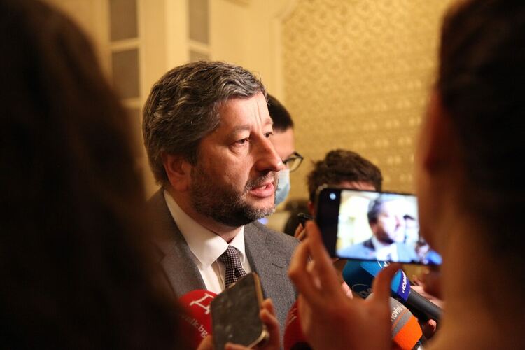 Нямаме право да тласкаме страната към още повече хаос, заяви Христо Иванов