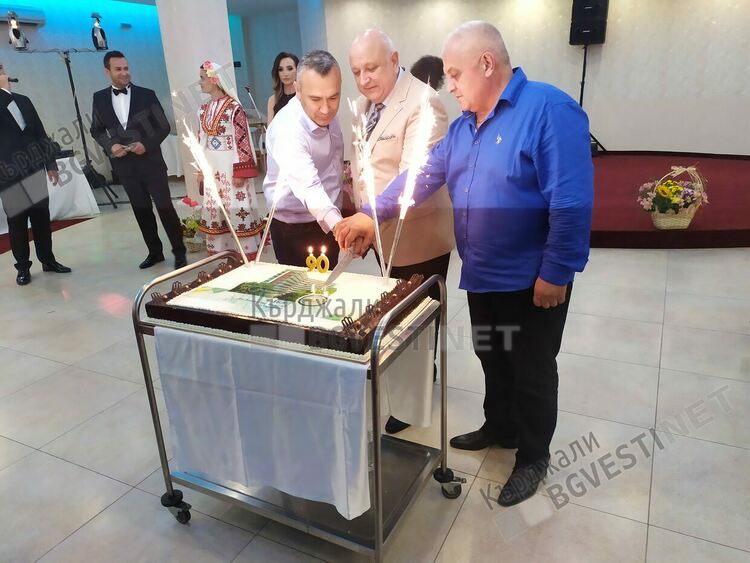 600 юбилейни грамоти за медиците от болницата в Кърджали за рождения й ден