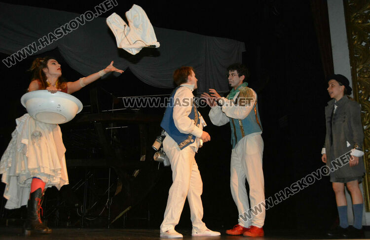 Презареждане: „Дванайсета нощ“ на Хасковска сцена