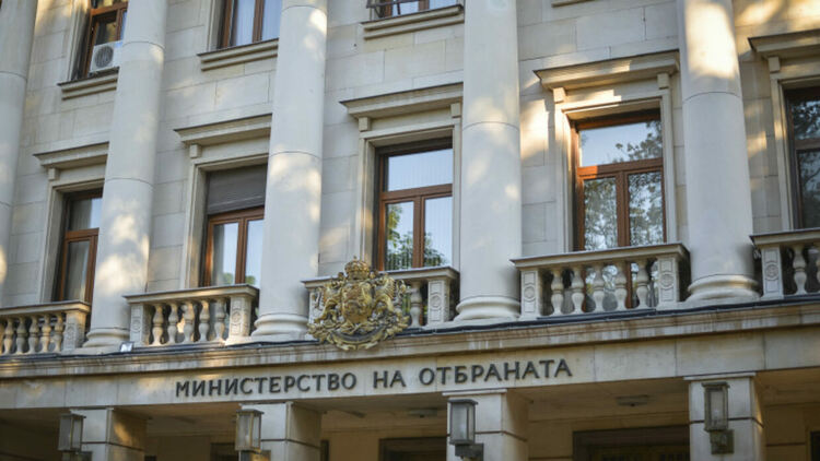 Самолет-нарушител вдигна унгарски, румънски и американски изтребители и кацна у нас