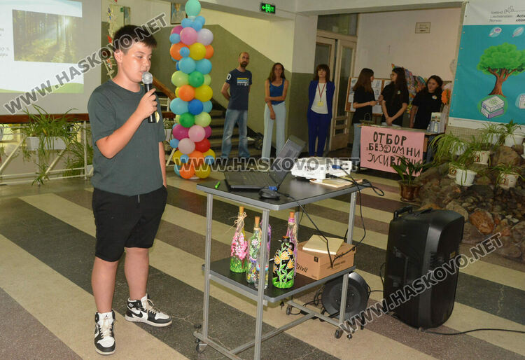 Ученици представиха решенията си  по еко проблеми 
