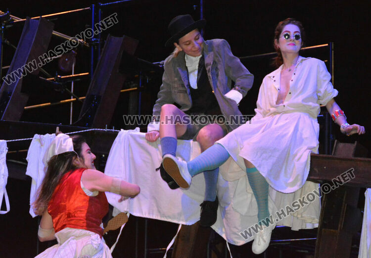 Презареждане: „Дванайсета нощ“ на Хасковска сцена