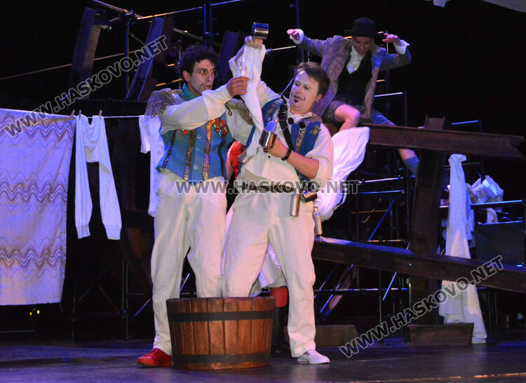 Презареждане: „Дванайсета нощ“ на Хасковска сцена