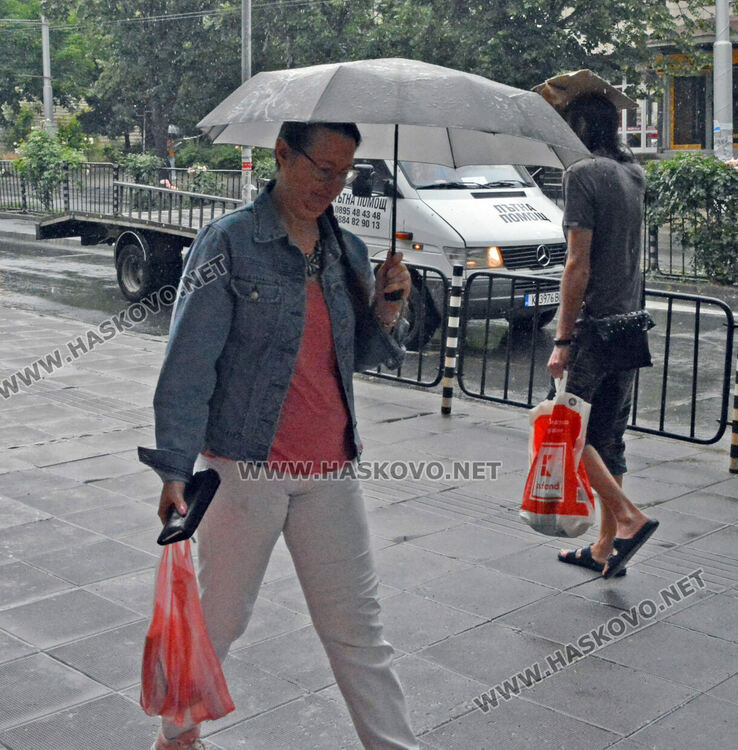 В дъжда- кой с каквото си има...