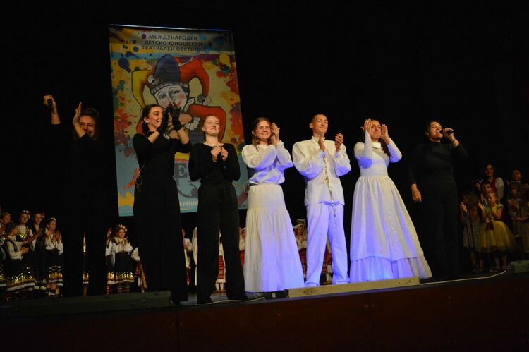 Емоции, забавление и детски смях съпътстваха откриването на детско-юношеския Международен фестивал &bdquo;Арлекин&ldquo; 