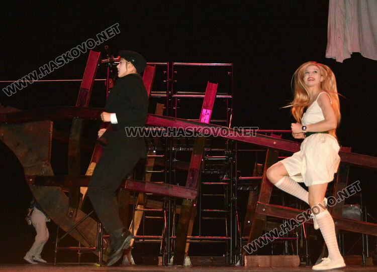 Презареждане: „Дванайсета нощ“ на Хасковска сцена