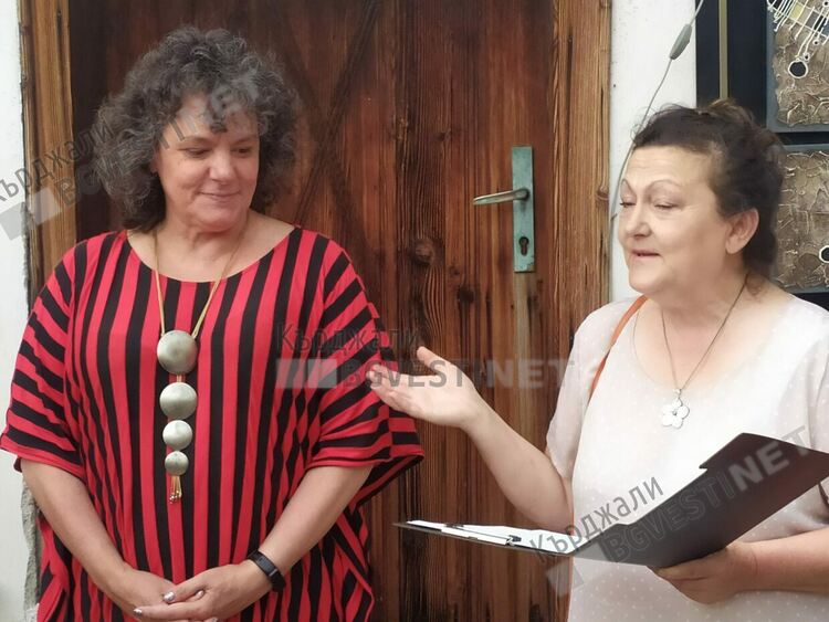 Класиката „Нощем с белите коне”в картини, откриха дългоочакваната изложба на Виктория Стоянова в Кърджали