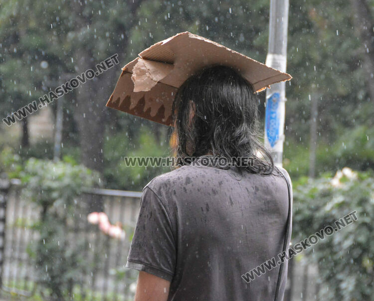 В дъжда- кой с каквото си има...