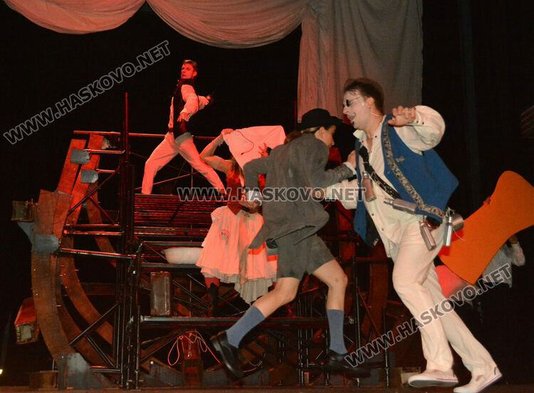 Презареждане: „Дванайсета нощ“ на Хасковска сцена