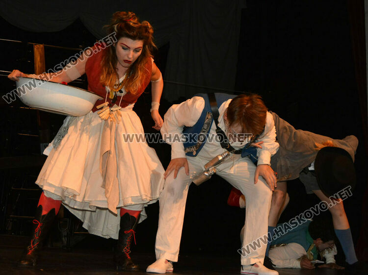 Презареждане: „Дванайсета нощ“ на Хасковска сцена