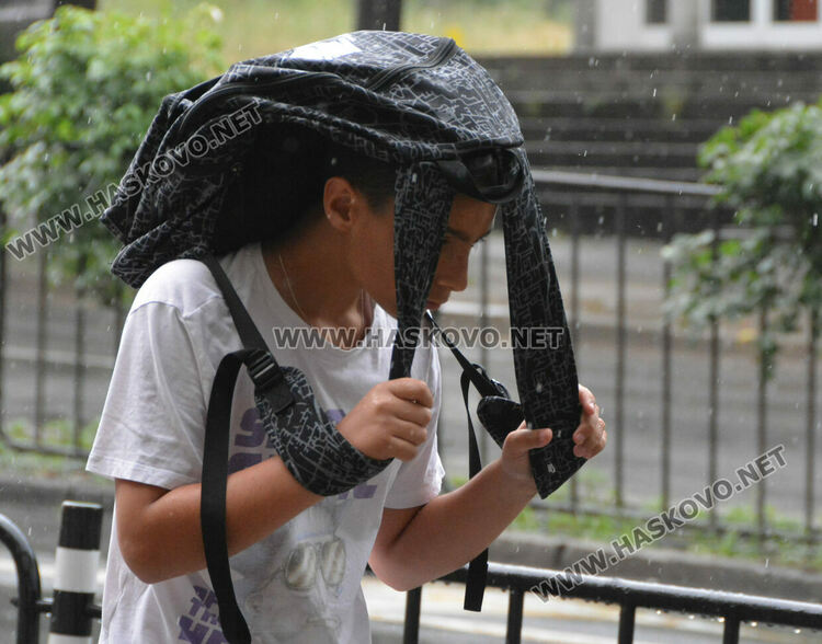 В дъжда- кой с каквото си има...