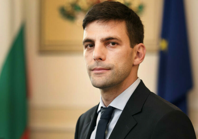 До момента в Народното събрание не са постъпвали документи за персонални промени в Министерския съвет, заяви Никола Минчев