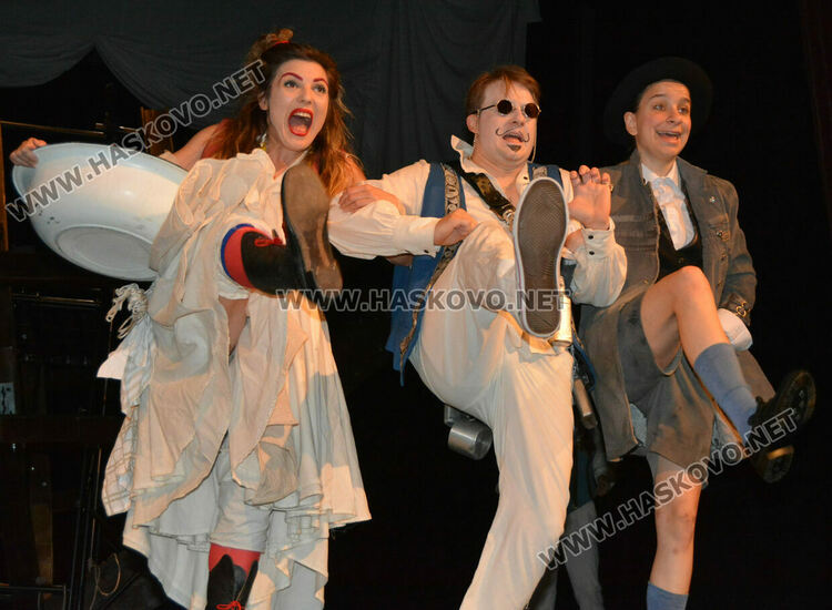 Презареждане: „Дванайсета нощ“ на Хасковска сцена