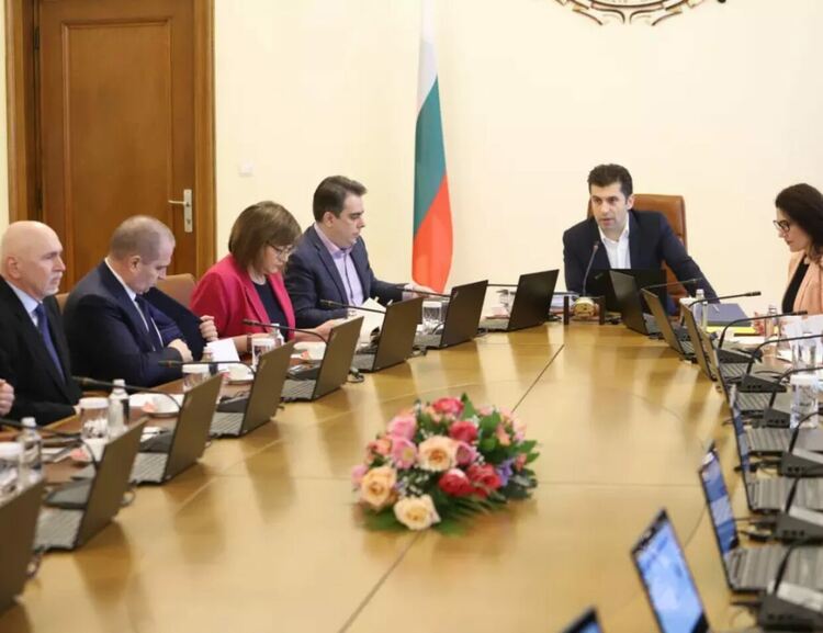 Какво си казаха премиерът Кирил Петков и министър Гроздан Караджов - стенограмата на МС