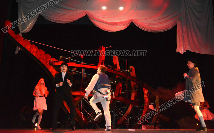 Презареждане: „Дванайсета нощ“ на Хасковска сцена