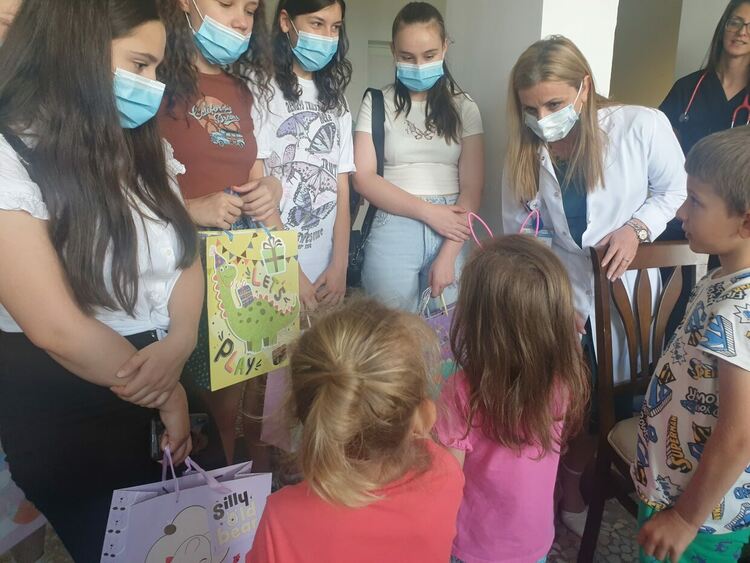 Усмивки  и радост в детско отделение