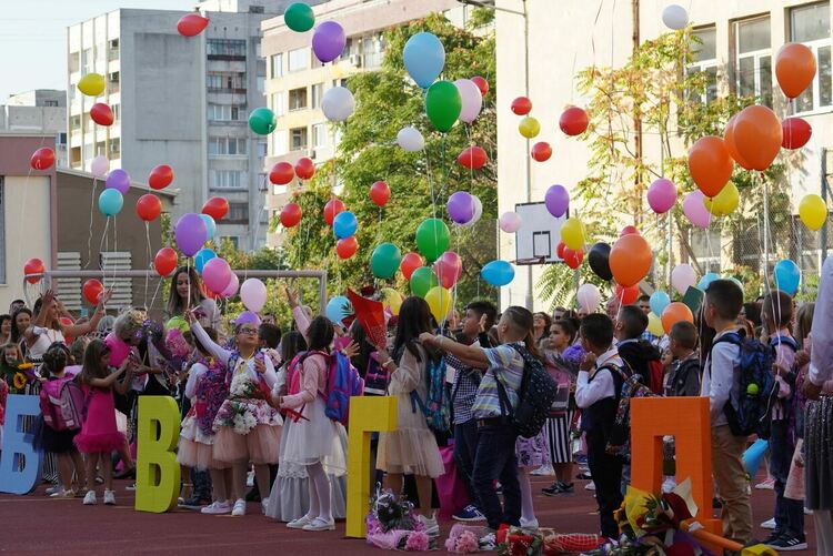 213 свободни места за първокласници на второ класиране в Хасково