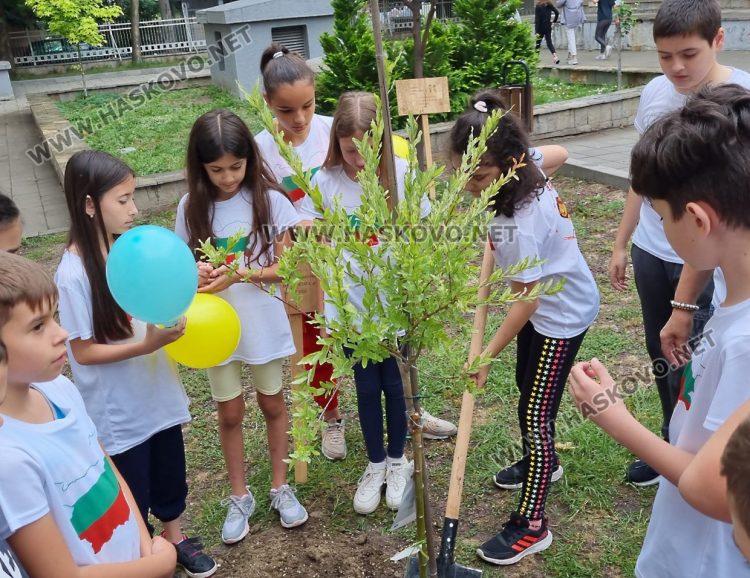 Деца се разделиха с 4 клас, но оставиха следа след себе си