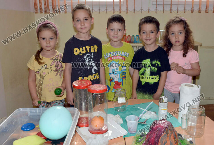 Деца от „Зорница“ правиха лава, лимонада, показаха умения в роботиката