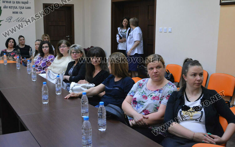 Деца от „Зорница“ правиха лава, лимонада, показаха умения в роботиката