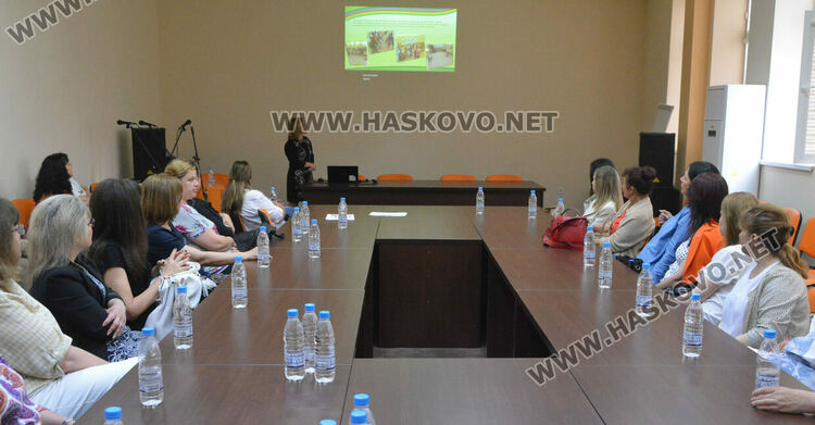 Деца от „Зорница“ правиха лава, лимонада, показаха умения в роботиката