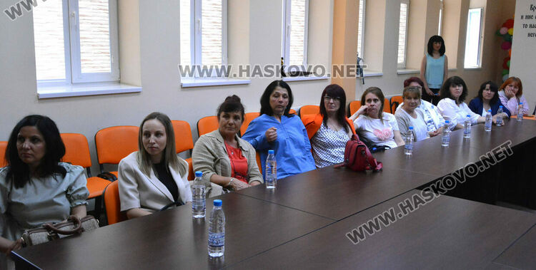 Деца от „Зорница“ правиха лава, лимонада, показаха умения в роботиката