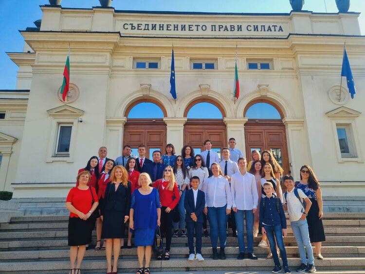 Иновативни и парламентарни емоции по "Иновации в действие" за славейковци