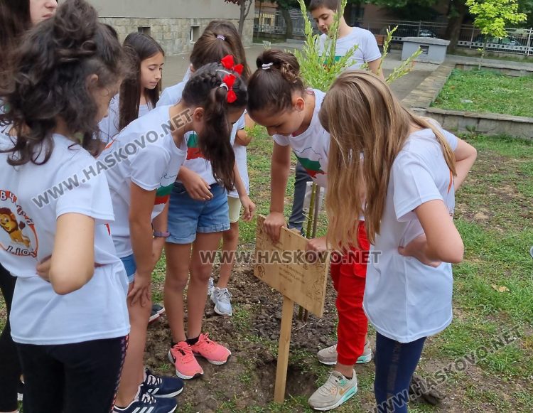 Деца се разделиха с 4 клас, но оставиха следа след себе си