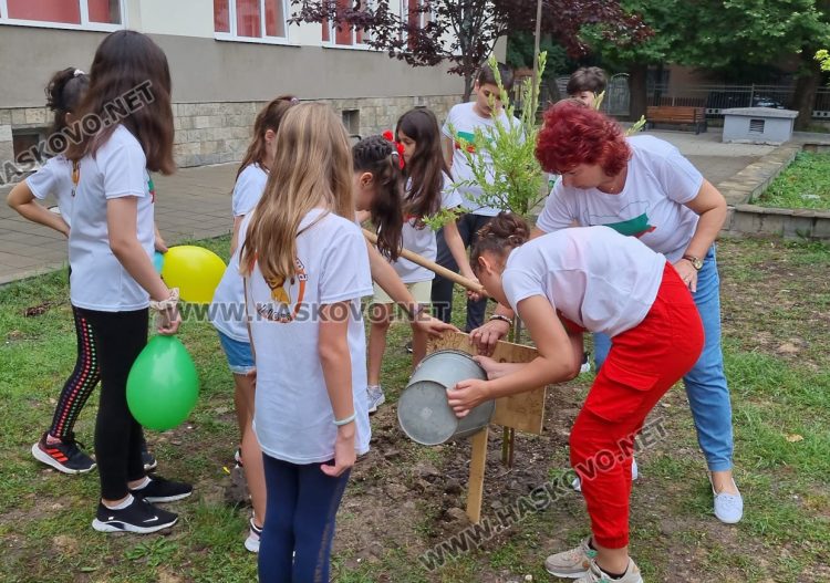 Деца се разделиха с 4 клас, но оставиха следа след себе си