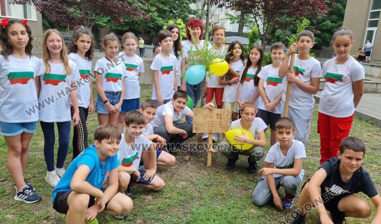 Деца се разделиха с 4 клас, но оставиха следа след себе си