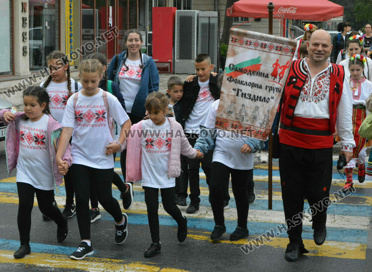 900 фолклористи във фестивала „Хайдушка софра“ в Хасково