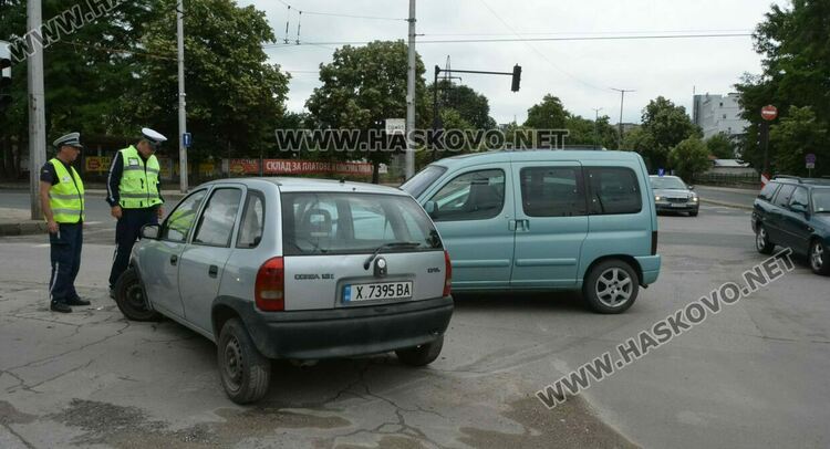 Водач пострада при катастрофа до Цигарената