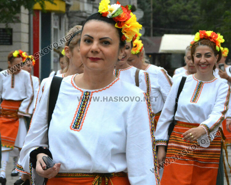 900 фолклористи във фестивала „Хайдушка софра“ в Хасково