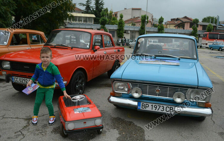 Национален събор на ретро коли Москвич в Хасково