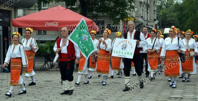 900 фолклористи във фестивала „Хайдушка софра“ в Хасково
