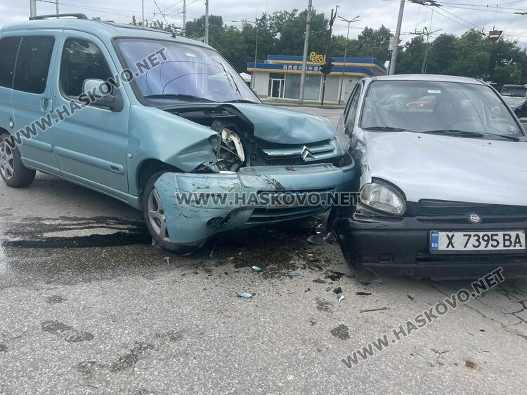 Водач пострада при катастрофа до Цигарената