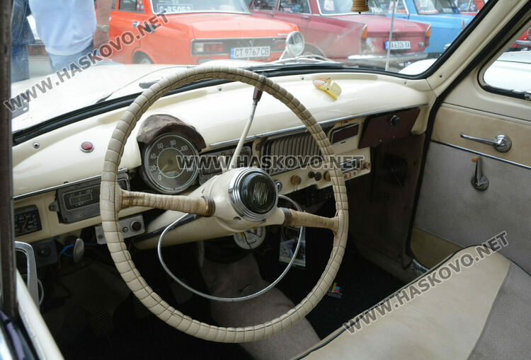 Национален събор на ретро коли Москвич в Хасково