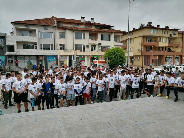 150 деца се включиха в лекоатлетически крос