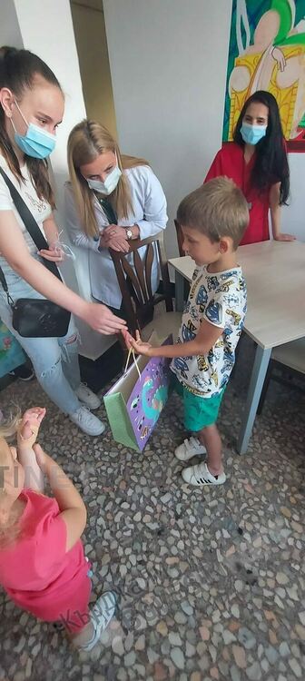 Ученици от Езиковата с проект „Аз живея тук и променям!