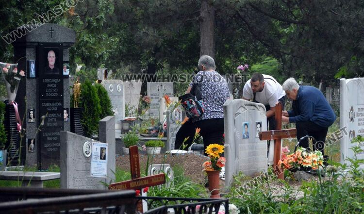 Хасковлии отдадоха почит към мъртвите на Черешова задушница