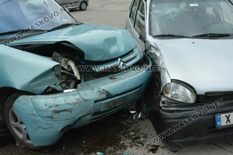 Водач пострада при катастрофа до Цигарената
