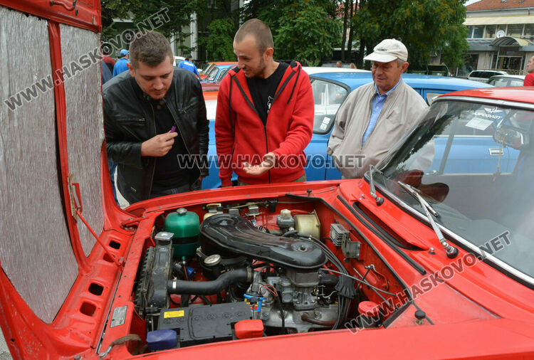 Национален събор на ретро коли Москвич в Хасково