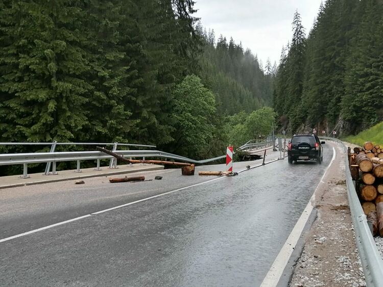 След пороите се активираха свлачища в цялата Смолянска област,шофирайте внимателно