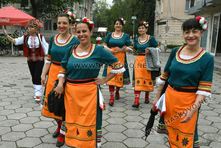 900 фолклористи във фестивала „Хайдушка софра“ в Хасково